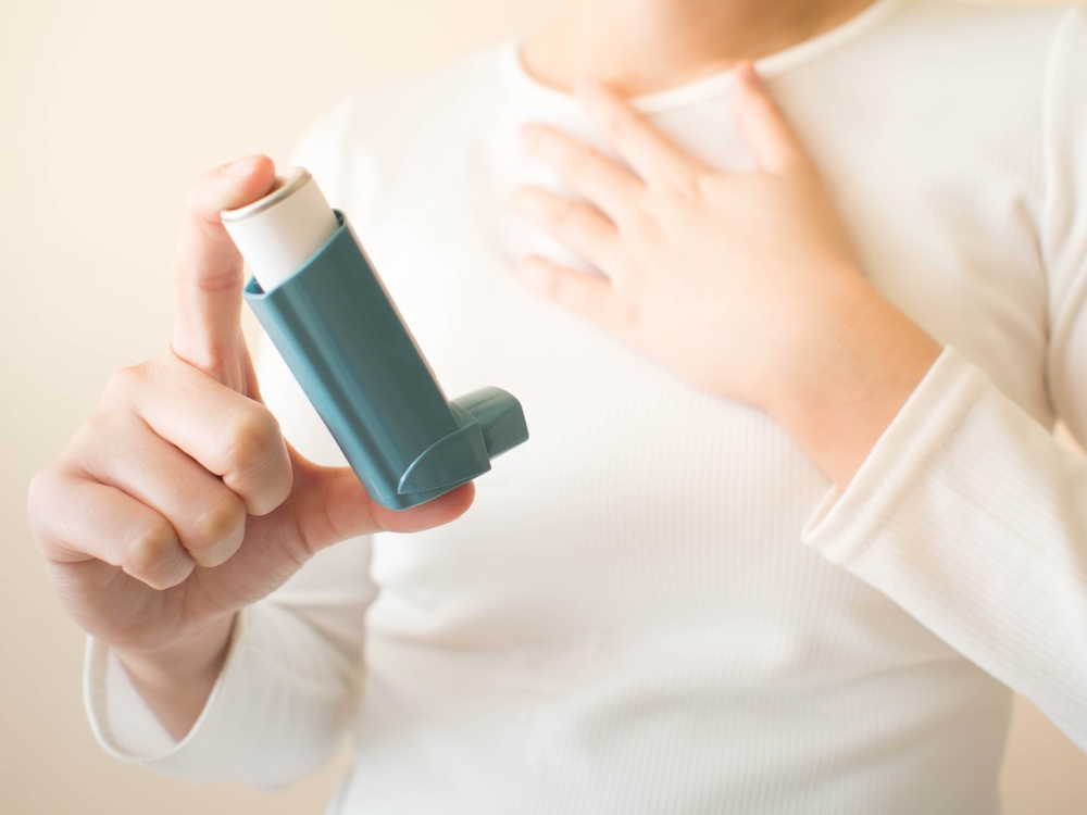 Person holding inhaler 