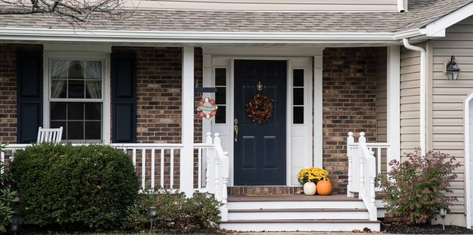 How Insulation and Heat Pumps Work Together for Total Home Comfort blog header image 